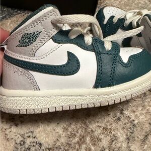 Jordan Kids Sneakers in White and Dark Green